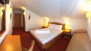 Luxe beddengoed, een kluis op de kamer, een bureau, gratis wifi