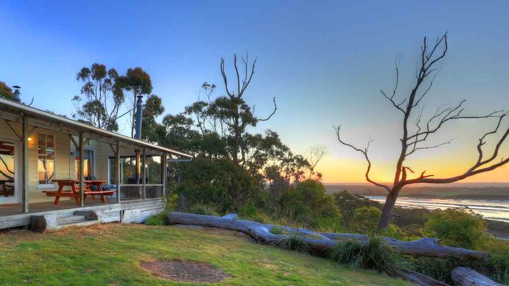 Island View Spa Cottage