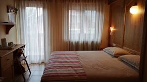 Coffre-forts dans les chambres, bureau, Wi-Fi gratuit, draps fournis