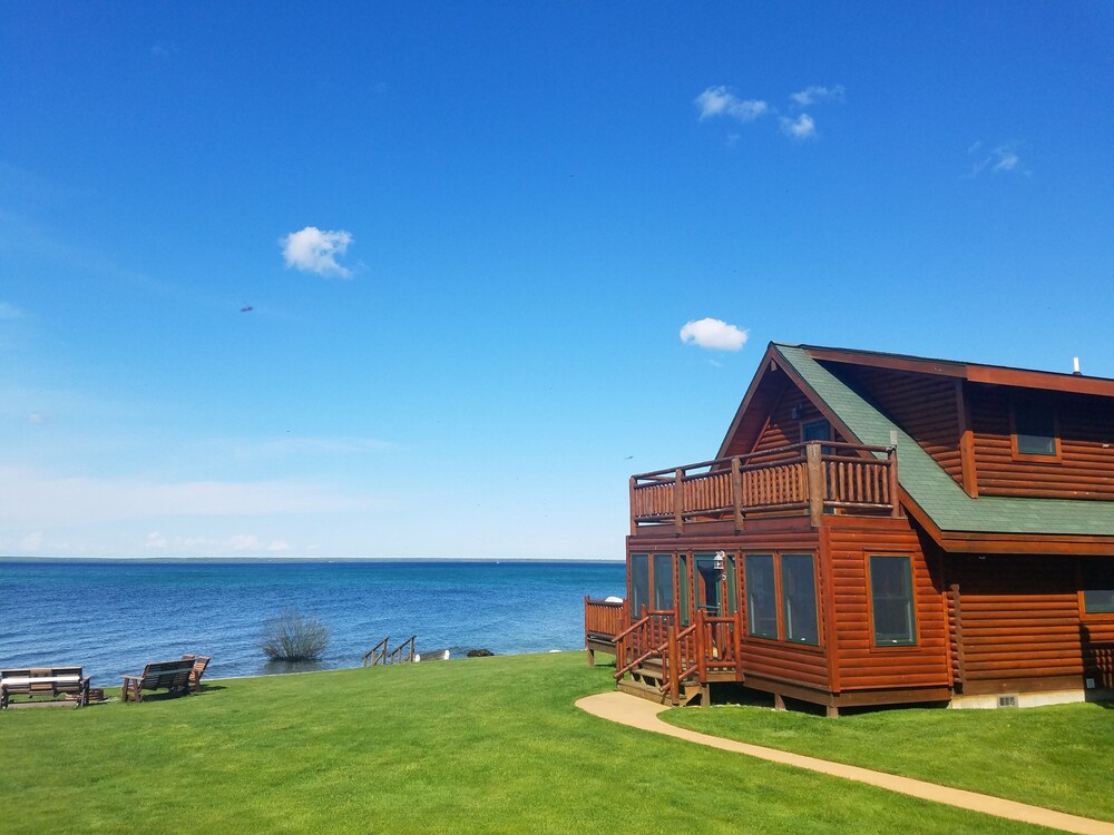 Straits of Mackinaw log Cabin. Spectacular views of Mackinac Island