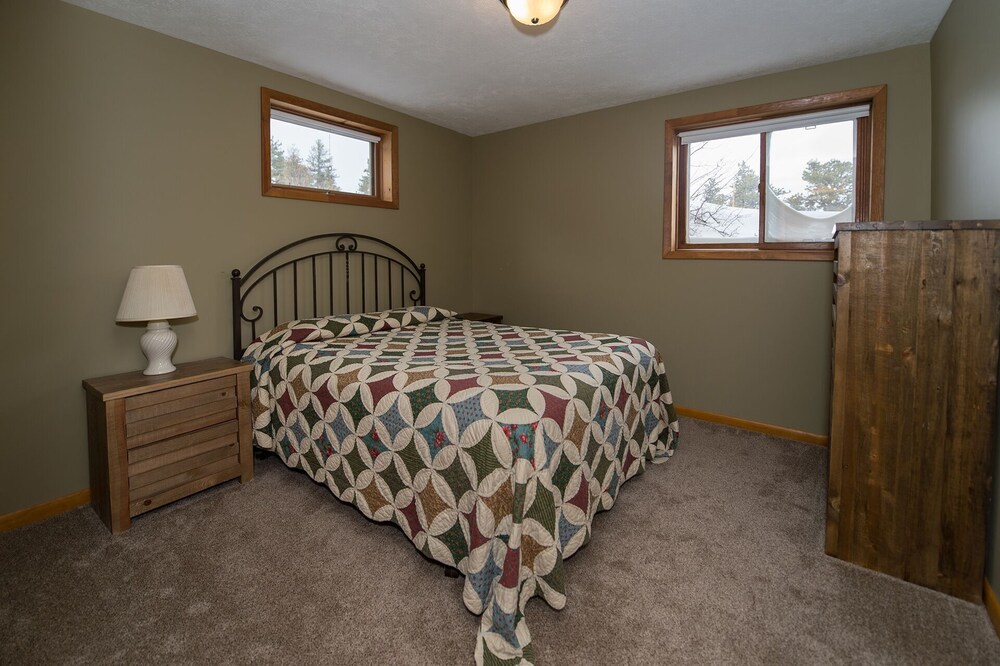 Neighbors Rocky Mountain Np Ymca Of The Rockies Wifi Satellite Baby Friendly In Estes Park Hotel Rates Reviews On Orbitz