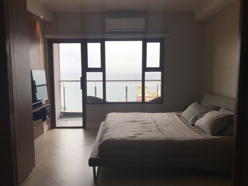 Cheap Pedro Gil Lrt Station Apartments Travelocity - 