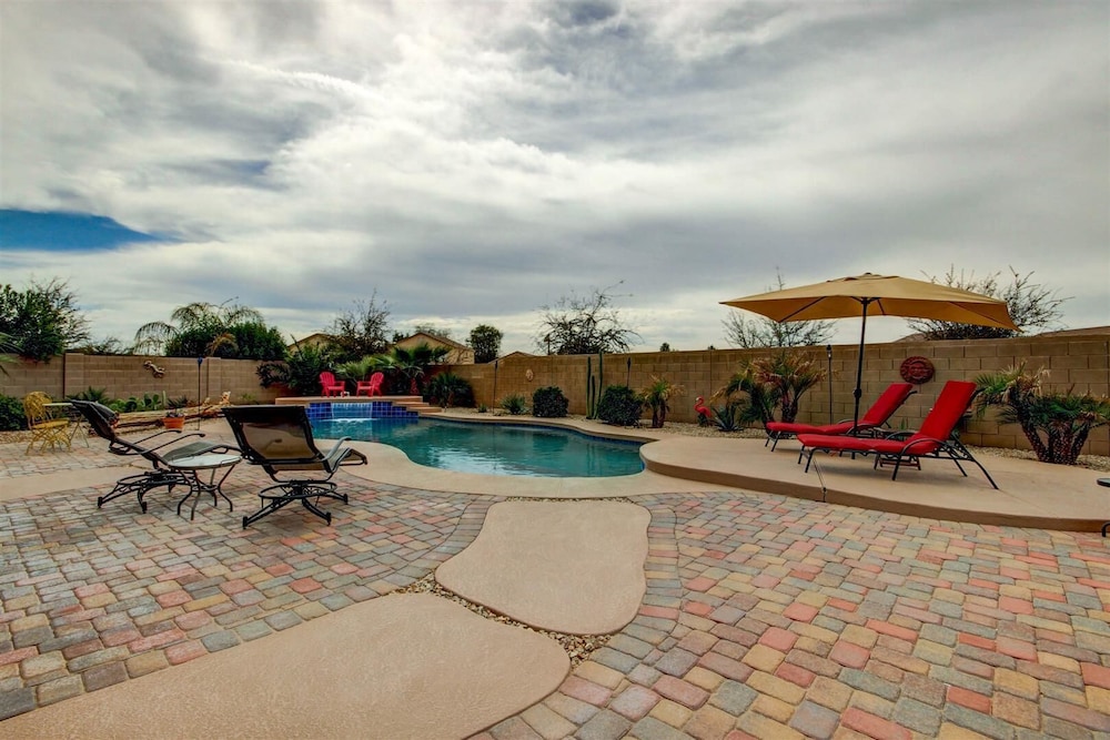 Big Backyard Pool And Bbq, 5 Bedroom, 3 Bathrooms, 3735 Sqft: 2018 Featured Image - Big Backyard Pool And Bbq, 5 Bedroom, 3 Bathrooms, 3735 Sqft: 2018