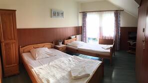 Hypo-allergenic bedding, free WiFi, linens