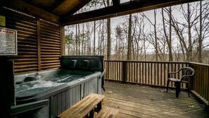 Outdoor spa bath