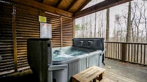 Outdoor spa bath