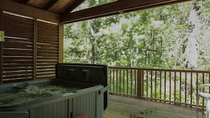 Outdoor spa bath