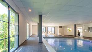 Indoor pool, pool loungers