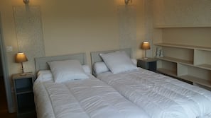 5 bedrooms, free WiFi, linens