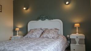 5 bedrooms, free WiFi, linens
