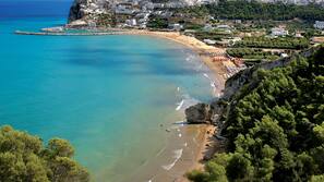 Una spiaggia nelle vicinanze