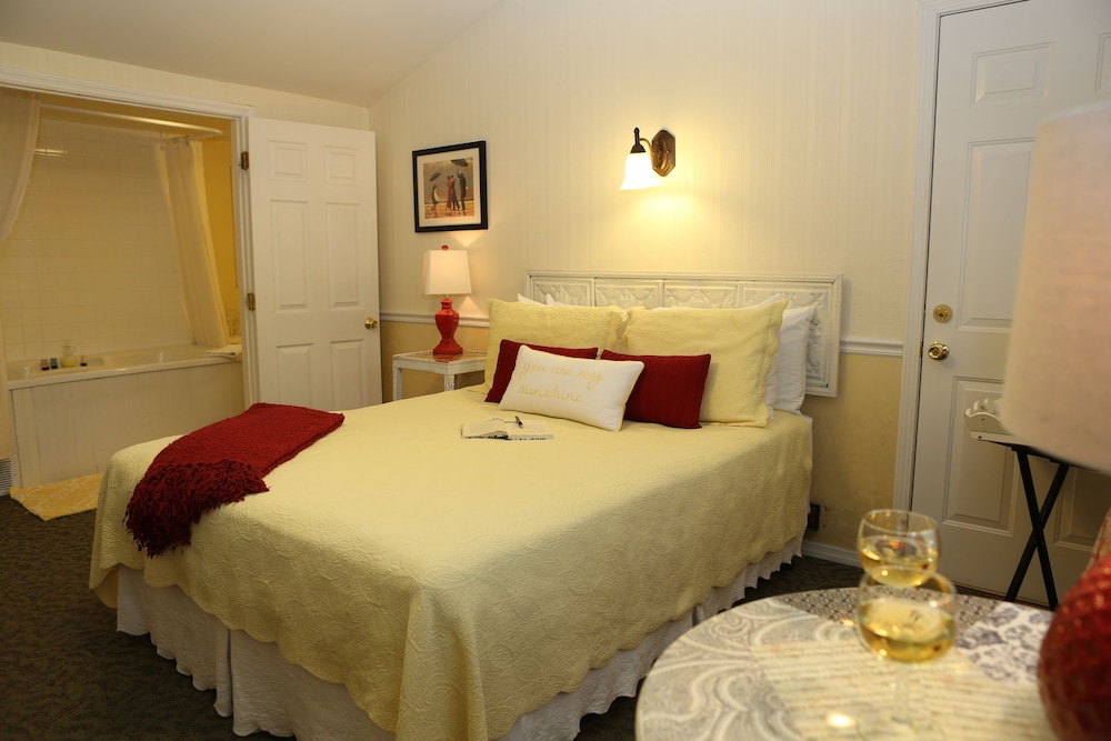 Martha's Vineyard Bed & Breakfast in South Haven Best Rates & Deals on Orbitz