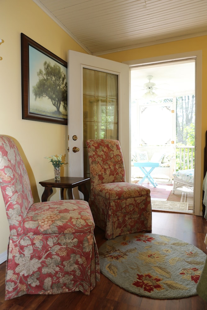 Martha's Vineyard Bed & Breakfast in South Haven Best Rates & Deals on Orbitz