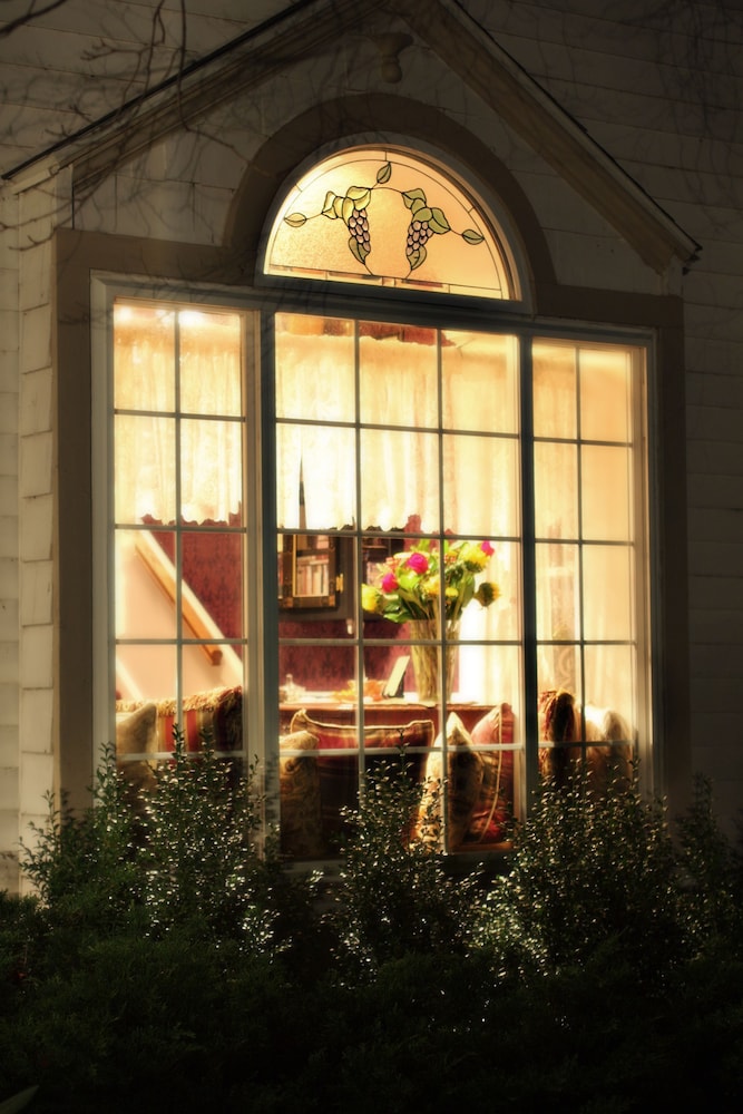 Martha's Vineyard Bed & Breakfast in South Haven Best Rates & Deals on Orbitz