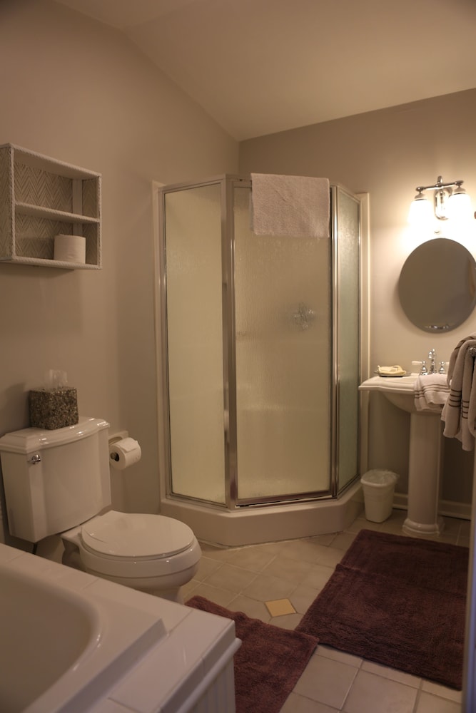 Martha's Vineyard Bed & Breakfast in South Haven Best Rates & Deals on Orbitz