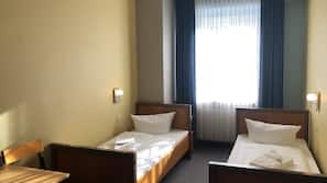 In-room safe, desk, free WiFi