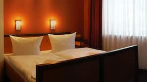 In-room safe, desk, free WiFi