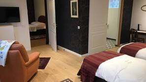Premium bedding, individually decorated, desk, soundproofing