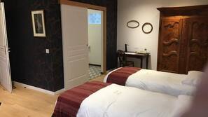 Premium bedding, individually decorated, desk, soundproofing