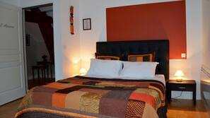 Premium bedding, individually decorated, desk, soundproofing