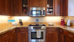 Fridge, microwave, dishwasher, coffee/tea maker