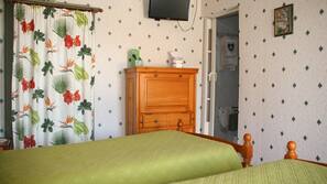 1 chambre, fer et planche à repasser sur demande, lits bébé (gratuits)