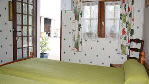 1 chambre, fer et planche à repasser sur demande, lits bébé (gratuits)