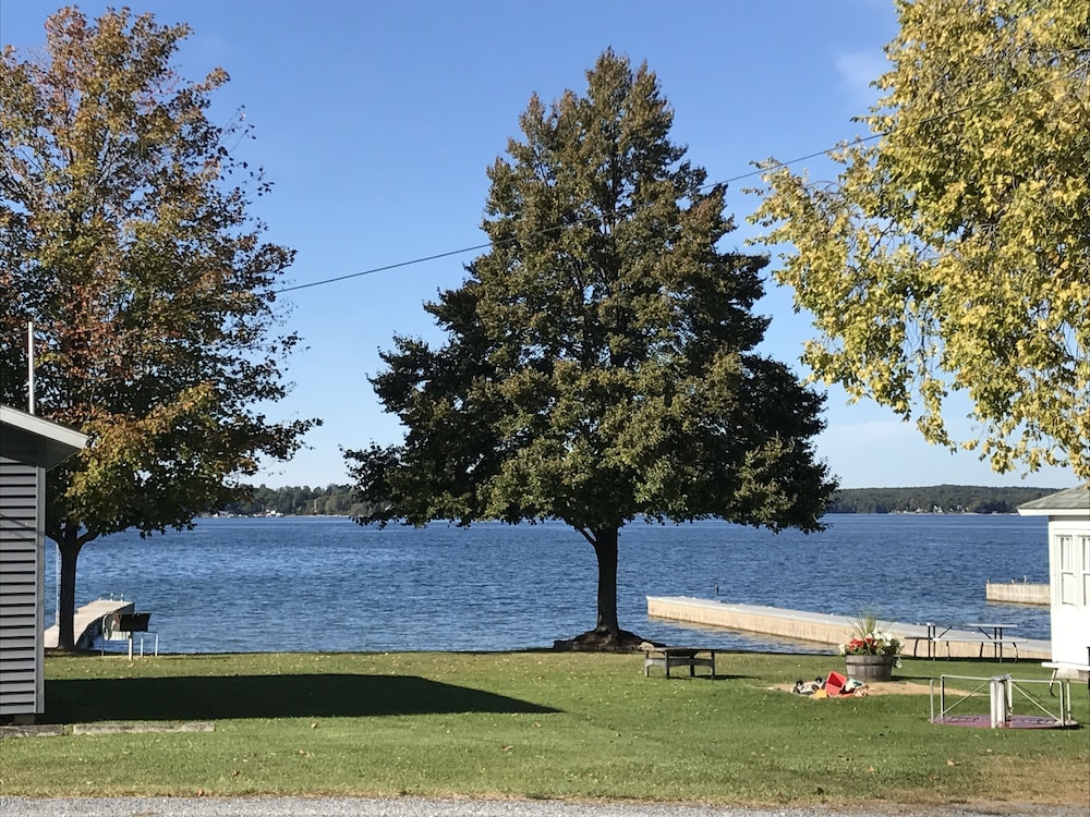 Thousand Islands cottage on the beautiful St. Lawrence River, marina