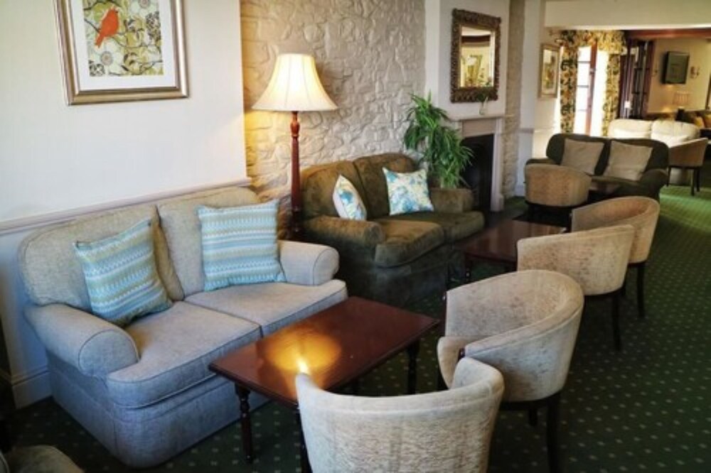 Falcon Hotel
