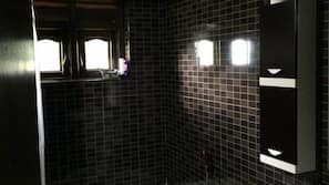 Separate bathtub and shower, rainfall showerhead, free toiletries
