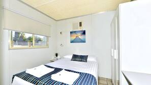Iron/ironing board, free WiFi, linens
