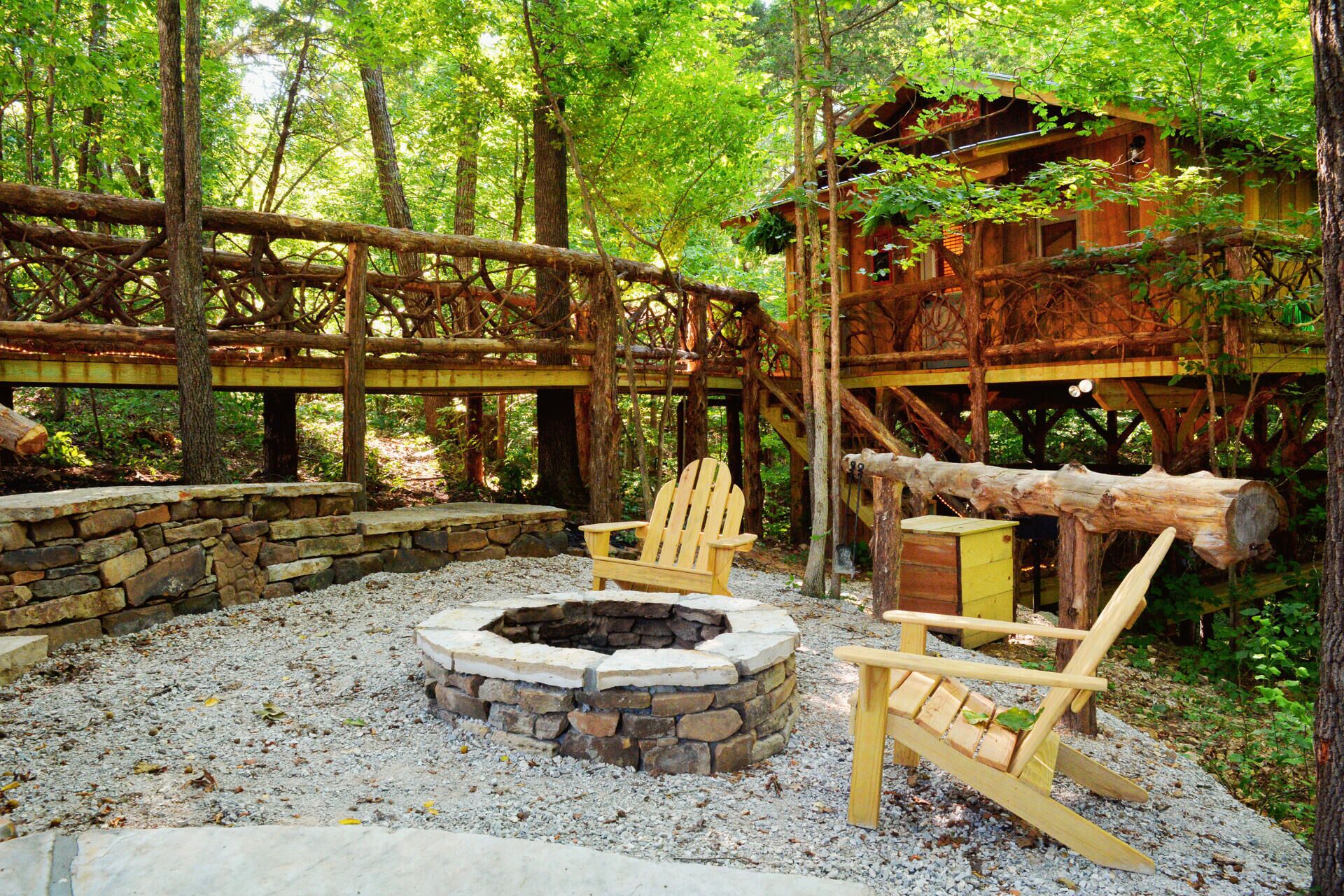 The 87 Getaway Natural Treehouse Retreat In Mountain View Ar