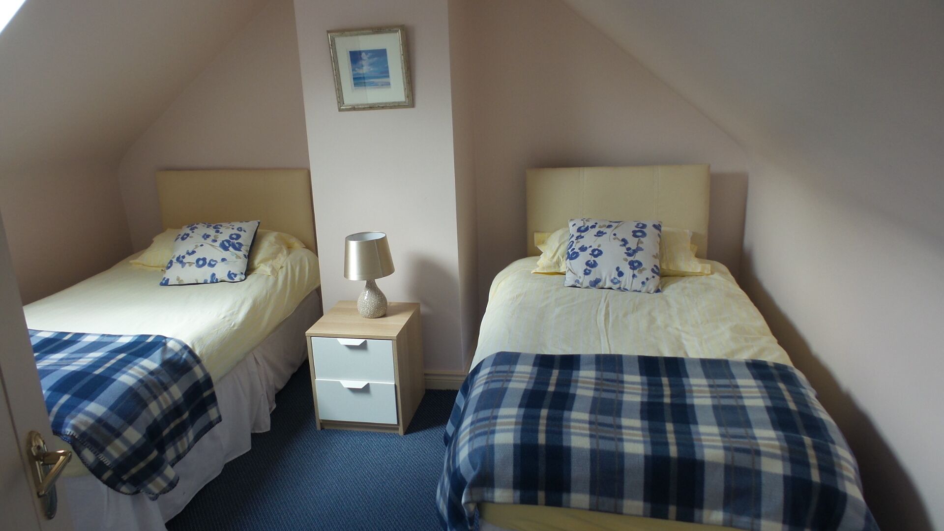 Farm Cottage On 50 Acre With Deer, Wildlife, Pond,free Fishing in Londonderry in Londonderry, United Kingdom