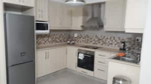 Kühlschrank, Mikrowelle, Ofen, Herd