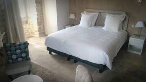 Literie de qualité supérieure, matelas mémoire de forme, minibar