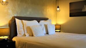 Literie de qualité supérieure, matelas mémoire de forme, minibar