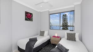 3 bedrooms, Egyptian cotton sheets, premium bedding, pillowtop beds