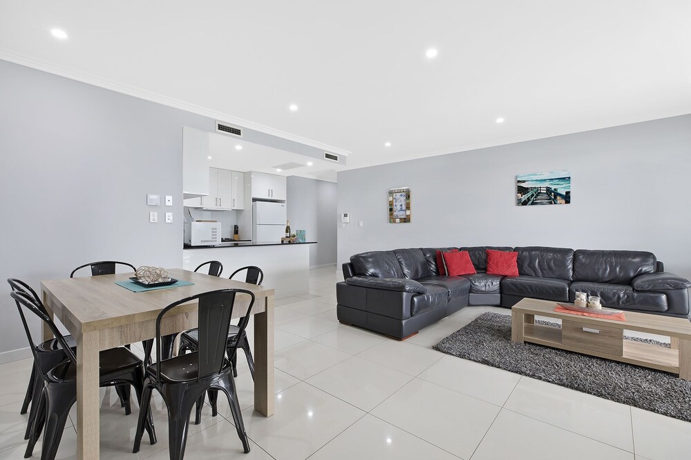 Lakeside Waterfront Apartment 18