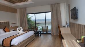 Egyptian cotton sheets, premium bedding, minibar, in-room safe