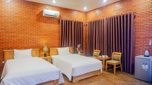 Minibar, iron/ironing board, free WiFi