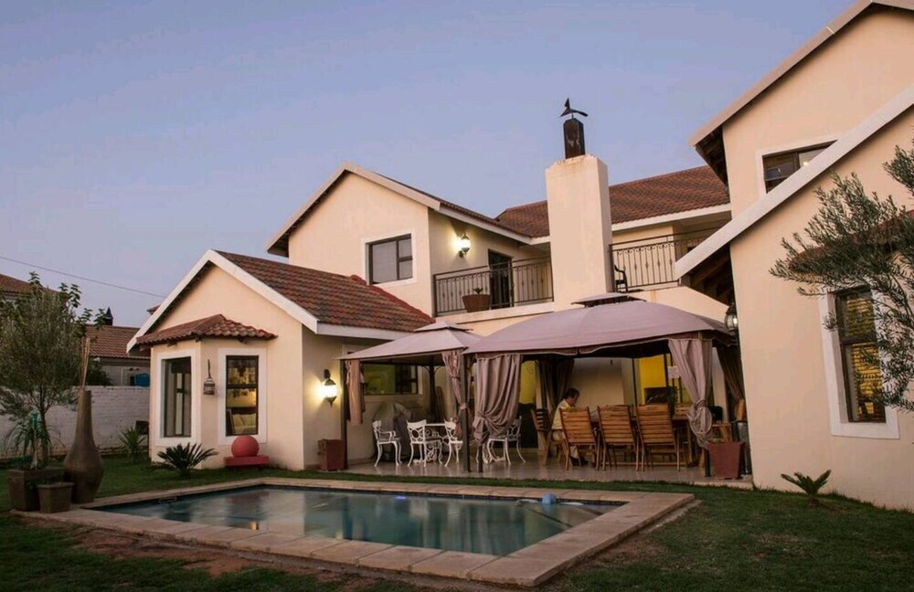 Olive Garden Guesthouse In Bloemfontein Hotel Rates Reviews On