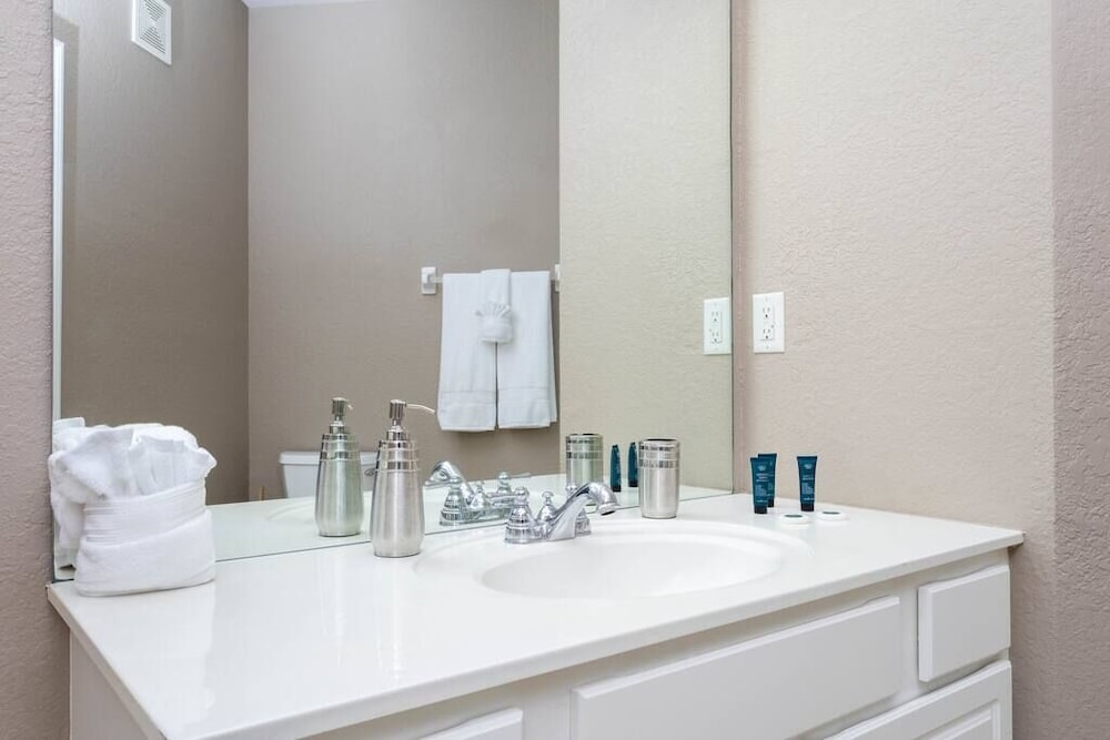 Amazing  Vista Cay 3 beds/2 bath, Close to Intl Drive , Conv. Center & Sea World