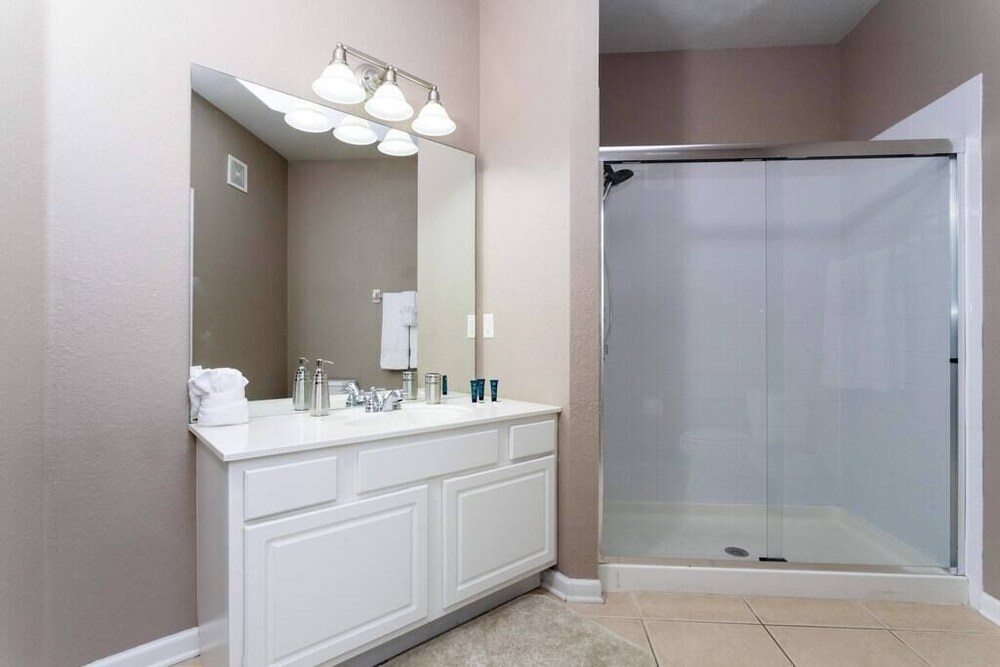 Amazing  Vista Cay 3 beds/2 bath, Close to Intl Drive , Conv. Center & Sea World