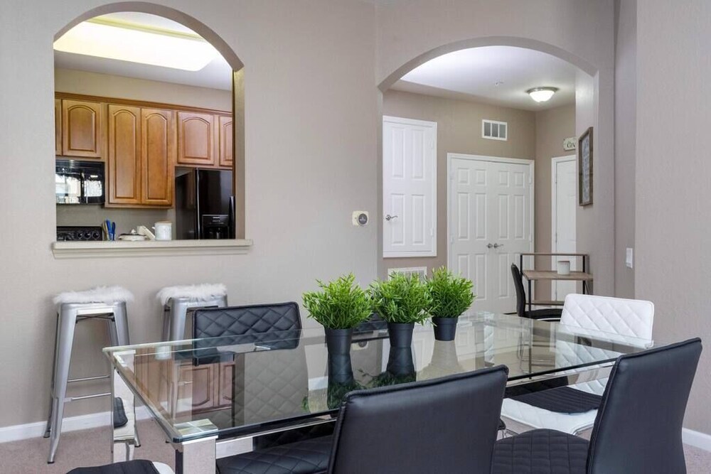 Amazing  Vista Cay 3 beds/2 bath, Close to Intl Drive , Conv. Center & Sea World