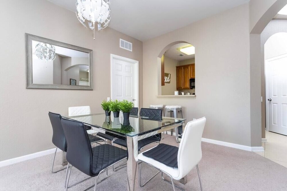 Amazing  Vista Cay 3 beds/2 bath, Close to Intl Drive , Conv. Center & Sea World