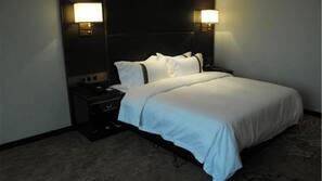 1 bedroom, premium bedding, desk, blackout curtains