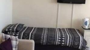 Free WiFi, linens