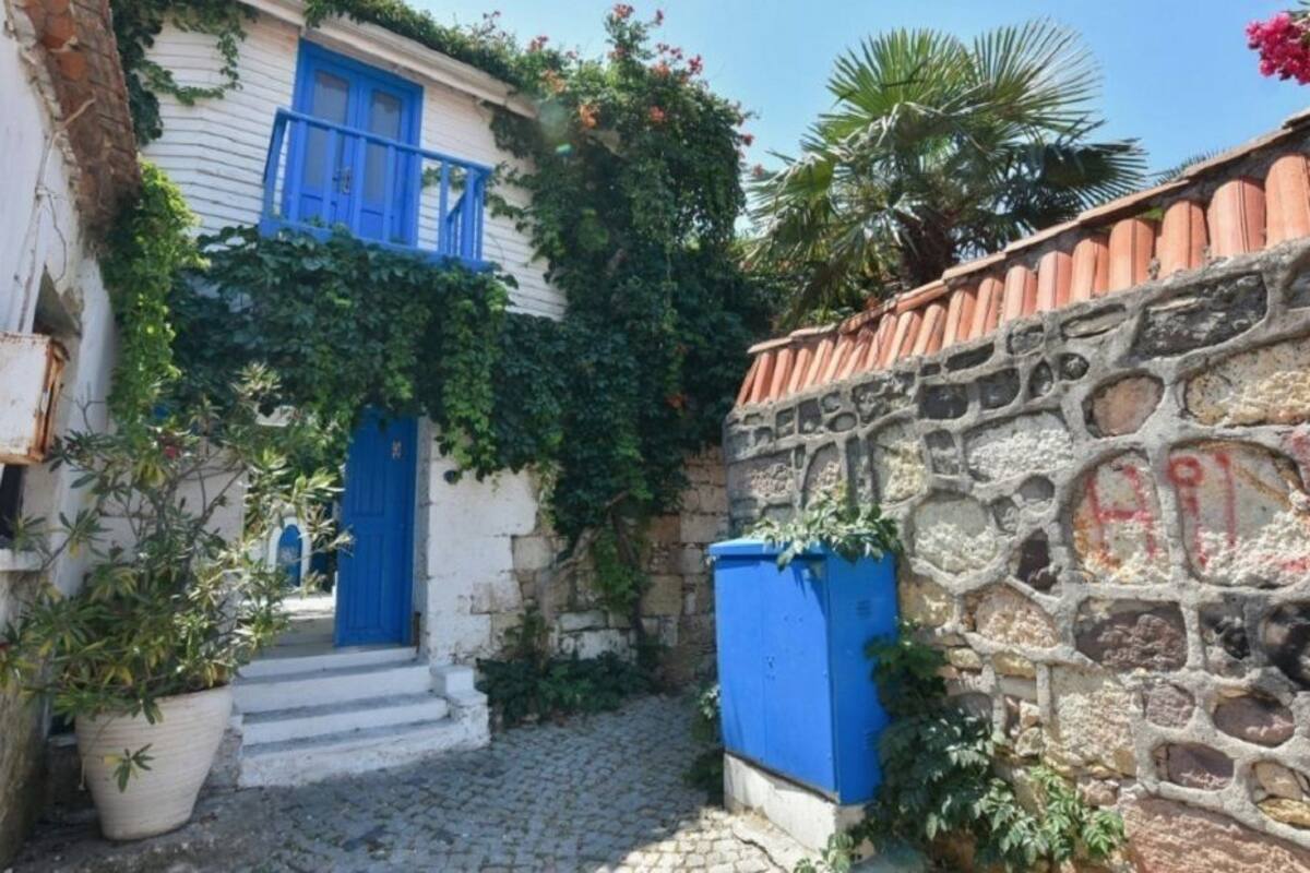 mavi kapi butik pansiyon in dikili