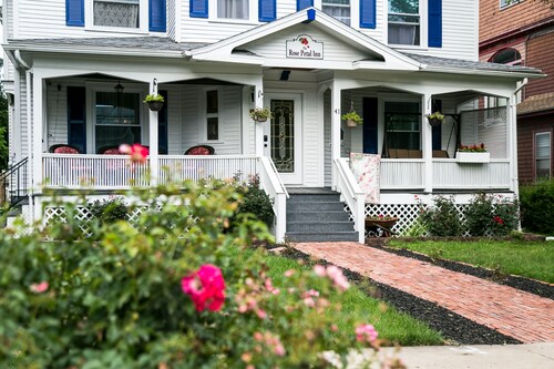 Great Place to stay The Rose Petal Inn Bed & Breakfast near Geneva 