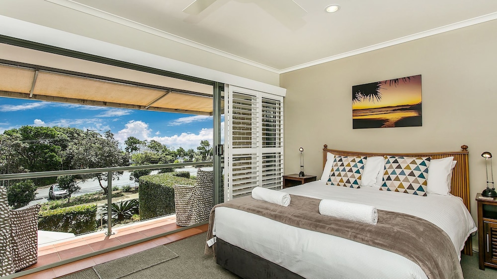 A Perfect Stay # 7 James Cook Apartments - Opposite Clarkes Beach